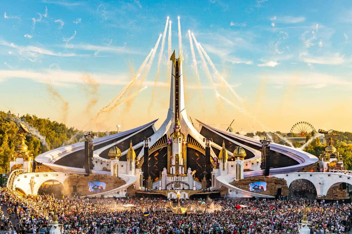 Tomorrowland Belgium 2023: The Ultimate Festival Experience & Fashion Guide & Tips  | Furrocious Furr