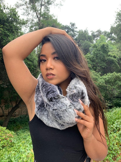 faux-fur-chinchilla-infinity scarf-black-silver-